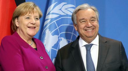 Die damalige Bundeskanzlerin Angela Merkel (CDU) und UN-Generalsekretär Antonio Guterres im November 2019 in Berlin