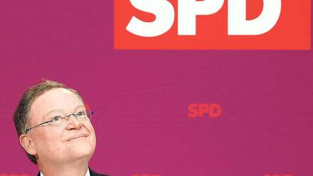 Nach seinem Kurzbesuch im Willy-Brandt-Haus will Stephan Weil nach eigenen Worten sehr zügig eine Regierung mit den Grünen bilden und als Erstes die Studiengebühren abschaffen. Das hatte er im Wahlkampf versprochen.