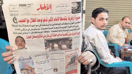 Ägyptische Tageszeitungen veröffentlichen ein Bild des mutmaßlichen Attentäters, dessen Gesicht rekonstruiert wurde. Foto: Katharina Eglau