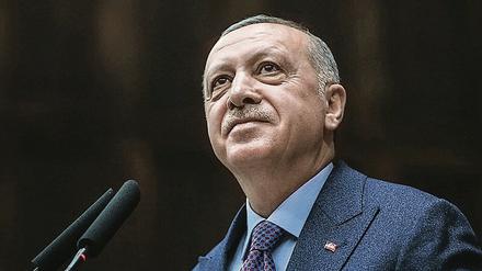Präsident Erdogan sieht zu, wie die Inflation auf immer neue Rekordwerte steigt.