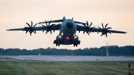Ein Transportflugzeug der Bundeswehr wurde der Überflug über Mali am Mittwoch verweigert.
