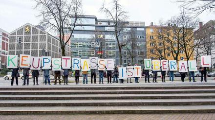 Demonstrationen in München vor dem Oberlandesgericht.