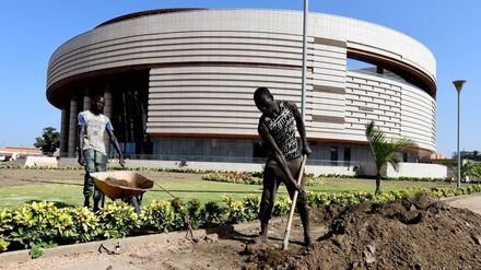 Am 6. Dezember 2018 eröffnete das Musée des civilisations noires („Museum der schwarzen Zivilisationen“) in Dakar.