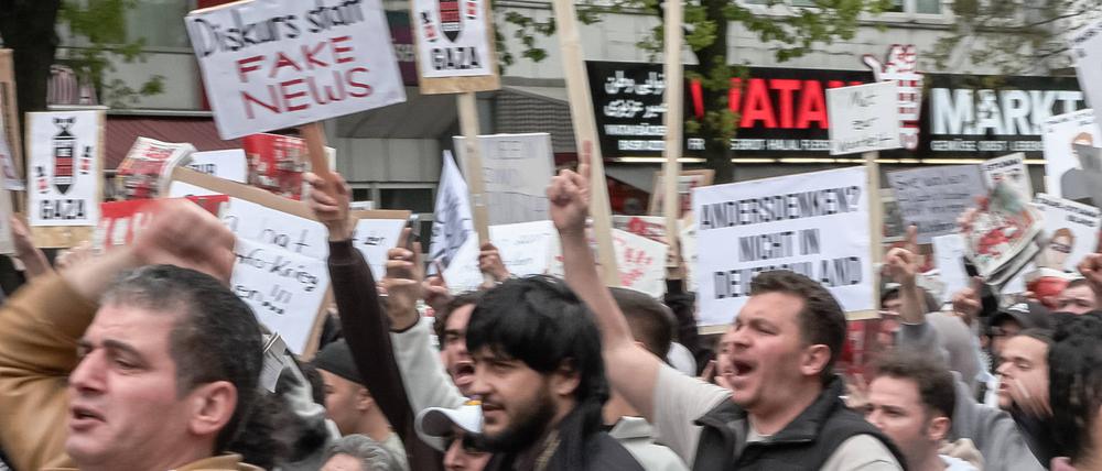 Auf einer von Islamisten organisierten Demo in Hamburg wurde die Errichtung eines Kalifats gefordert.
