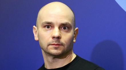 Andrej Piwowarow, russischer Oppositioneller, ist laut eigener Aussage an Bord eines Flugzeugs festgenommen worden. 