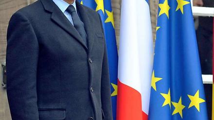 Frankreichs Staatspräsident Nicolas Sarkozy nach Herabstufung seines Landes durch die Ratingagentur Standard &amp; Poor's unter Druck.