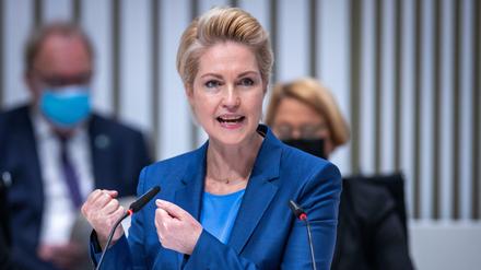 Manuela Schwesig (SPD) hält im Dezember als Ministerpräsidentin von Mecklenburg-Vorpommern ihre erste Regierungserklärung.