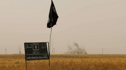 In weiten Teilen Syriens und Iraks herrschen die Islamisten und hissen ihre Flagge.