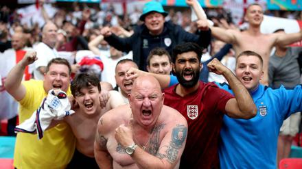 Jubel dicht an dicht: Englische Fußballfans beim 2:0-Sieg gegen Deutschland in Wembley