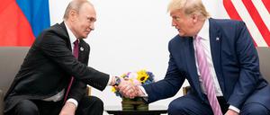 Verdächtige Freundschaft: US-Präsident Donald Trump wird immer wieder vorgeworfen, zu nachsichtig mit Kremlchef Wladimir Putin zu sein.