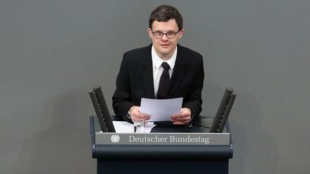 Sebastian Urbanski ist Schauspieler. Zum 72. Holocaust-Gedenken verlas er im Bundestag den Brief Ernst Putzkis, Opfer des NS-Euthanasie-Programms.