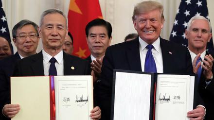 Handelsabkommen besiegelt: US-Präsident Donald Trump und Liu He, Vizepremier von China