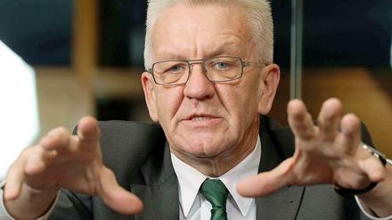 Baden-Württembergs Ministerpräsident Winfried Kretschmann (Grüne) spricht sich für eine neue Debatte über Alkoholexzesse aus.