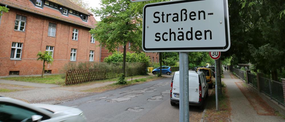 Breitscheidstraße Potsdam. Rudolf-Breitscheid-Straße Potsdam. Straßenschäden zwischen Bebelstraße und Stadtgrenze.