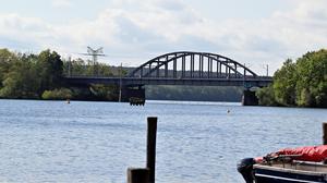 An der Eisenbahnbrücke über den Templiner See entlang könnte die sogenannte Havelspange verlaufen.