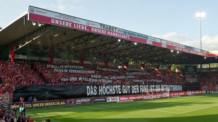 Schon in der Zweiten Liga protestierten Unions Fans bei den Spielen gegen Leipzig. 