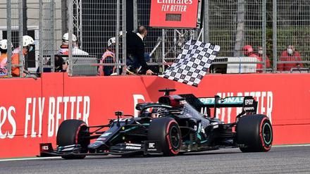 Schon wieder als Erster im Ziel: Lewis Hamilton feierte in Imola seinen neunten Saisonsieg.