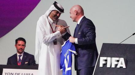 Brüder im Geiste. Fifa-Präsident Gianni Infantino (rechts) und Scheich Khalid Bin Khalifa Bin Abdulaziz Thani, Katars Premierminister.