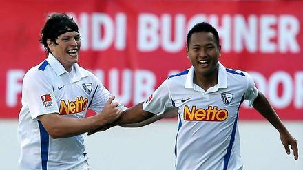 Bochums Stürmer Chong Tese (r.) war mit drei Treffern und einer Vorlage maßgeblich am 5:3-Auswärtssieg des VfL Bochum in Ingolstadt beteiligt.