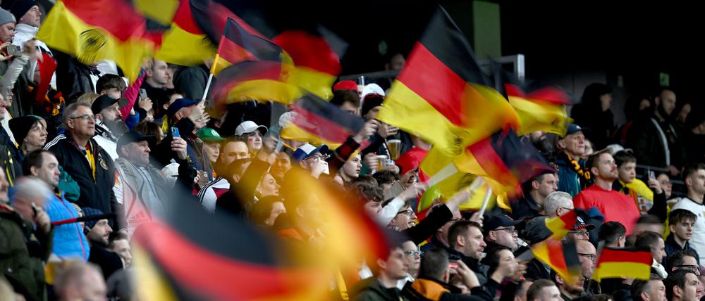 Die Deutschen haben plötzlich wieder ihre Liebe zur Nationalmannschaft entdeckt.