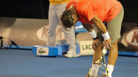 Zum Verzweifeln: Rafael Nadal wird durch eine Verletzung im Viertelfinale der Australian Open gestoppt.