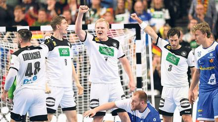 Die Hände zum Himmel. Die deutsche Nationalmannschaft ist bei der Heim-WM bisher souverän aufgetreten – auch zuletzt gegen Island. 
