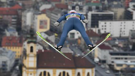 Überflieger: Karl Geiger überzeugt auch beim Springen in Innsbruck.