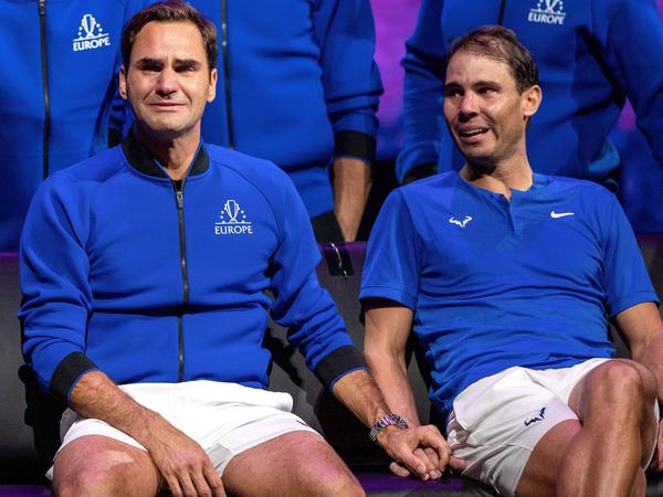 Tränenreich war der Abschied von Roger Federer (l.) beim Laver Cup 2022 in London. Damals spielte er noch einmal ein Doppel – an der Seite von Rafael Nadal.