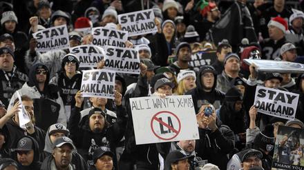 Die Fans der Oakland Raiders können froh sein: Ihr Team zieht nicht nach Los Angeles um, sondern die St. Louis Rams. 