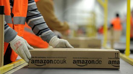 In der Kritik: Amazon soll tausende Waren in Serie vernichten.