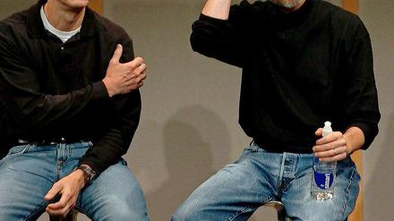 Tim Cook (links) und Steve Jobs: Der COO steht seit Jahren in täglichen Kontakt mit seinem Chef.
