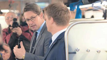 Mittendrin. Verkehrsminister Andreas Scheuer mit Bahn-Chef Richard Lutz im ICE.