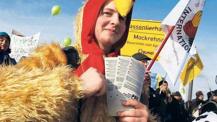 „Wir haben es satt“. So lautete das Motto der Demonstration für eine Wende in der Agrarpolitik, für die am Samstag in Berlin Tausende Menschen auf die Straße gingen. Foto: AFP