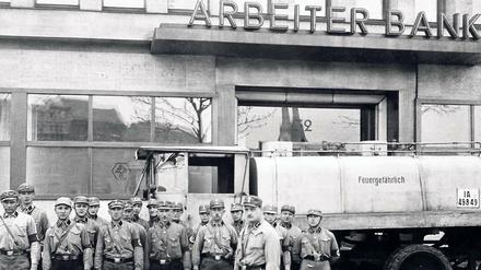 Beschlagnahmt. Die Arbeiterbank des ADGB am Märkischen Ufer in Berlin verwaltete Gelder der Gewerkschaften. SA und SS besetzten das Gebäude am 2. Mai 