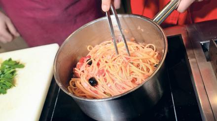 Ist doch nicht so schwer: Pasta mit Tomatensauce. 
