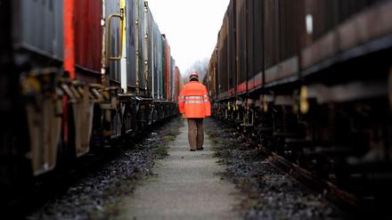 Der Personalmangel ist nur ein Problem der Gütersparte der Bahn.