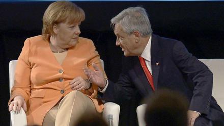 Bundeskanzlerin Merkel und der chilenische Präsident Sebastian Pinera haben sich beim EU-Lateinamerika-Gipfel offenbar gut verstanden - und ein Rohstoffabkommen unterzeichnet.