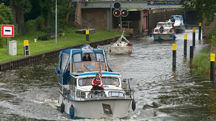 Auf 0,1 Prozent der Verkehrsemissionen in Deutschland schätzt das Umweltbundesamt den Anteil von Motorbooten.