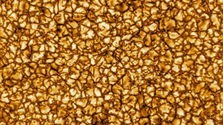 Goldig. Die Struktur der Sonnenoberfläche, aufgenommen mit dem Solarteleskop DKIST auf Hawaii