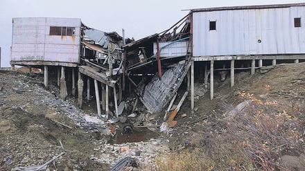 Durch den auftauenden Boden verlieren Gebäude in Sibirien an Stabilität.