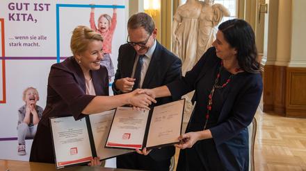 Franziska Giffey, Michael Müller und Sandra Scheeres im Oktober 2019 bei einem Termin zum Gute-Kita-Gesetz.