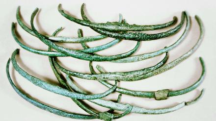 Spangenbarren, wie diese aus Purkarec in Tschechien, waren in der Bronzezeit wahrscheinlich ein gängiges Zahlungsmittel.