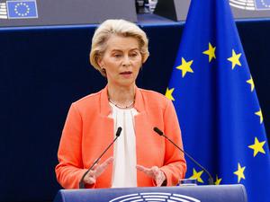 Wenn Ursula von der Leyen Präsidentin der Europäischen Kommission bleibt, wird sie sich nicht mehr auf eine progressive Mehrheit stützen können, sondern muss sich nach den Christdemokraten richten. 