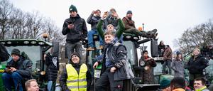 Mehrere tausend Landwirte demonstrierten im Dezember mit ihren Traktoren in der Hauptstadt vor dem Brandenburger Tor gegen Sparpläne der Ampel-Regierung. 