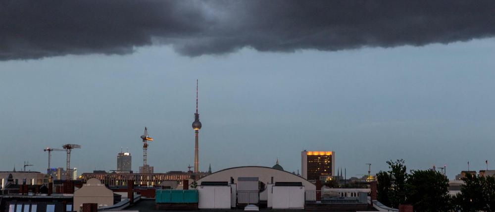 Gewitterwolke über der Berliner Innenstadt.