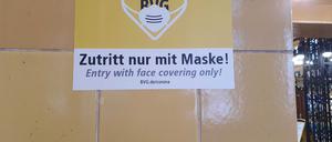 BVG-Hinweisschild zur Maskenpflicht