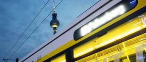 Die U- und Straßenbahnen der BVG kehren am Montag wieder zum vollen Fahrplanangebot zurück.