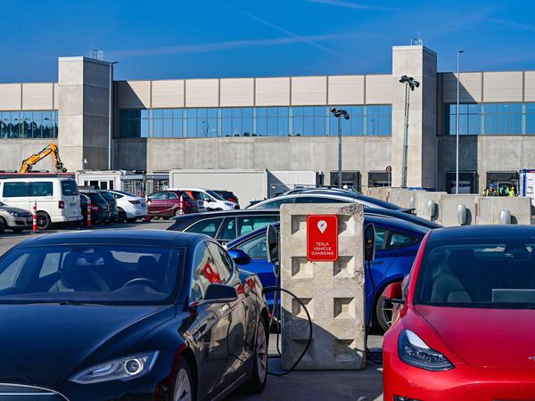 Die "Gigafactory" ist Europas größte E-Autofabrik und die erste Tesla-Fabrik in Europa.