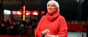 Jetzt protestieren Filmstars gegen sie: Kulturstaatsministerin Claudia Roth auf dem roten Teppich der Berlinale. 