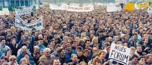 Rund eine Million DDR-Bürger nahmen am 04.11.1989 an der ersten vom Volk ausgehenden genehmigten Demonstration in der DDR teil. 